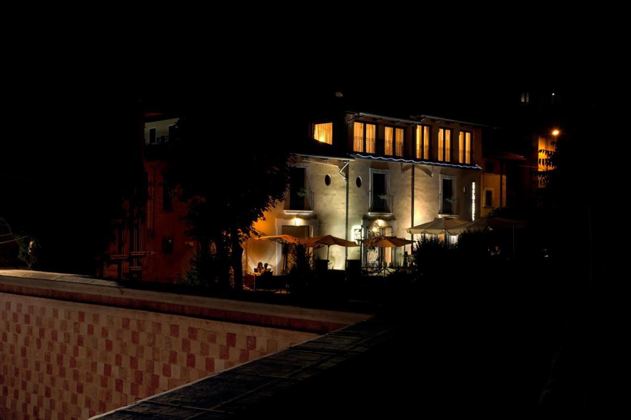 Hotel 99 Cannelle L'Aquila Bagian luar foto