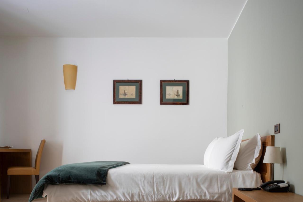 Hotel 99 Cannelle L'Aquila Bagian luar foto