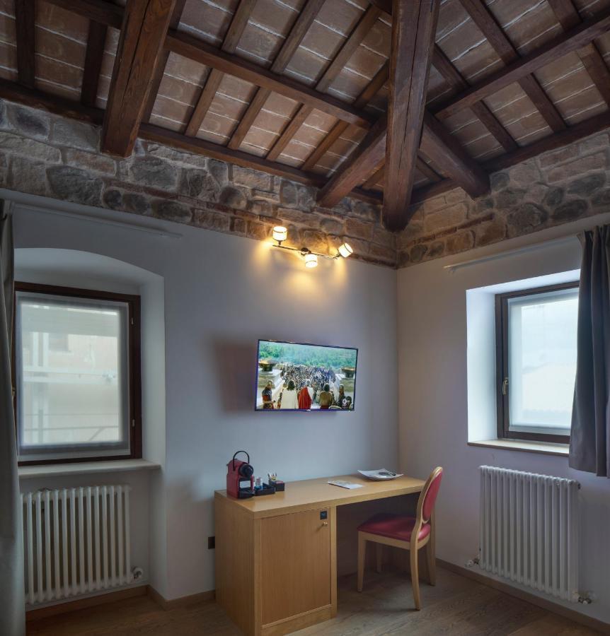 Hotel 99 Cannelle L'Aquila Bagian luar foto